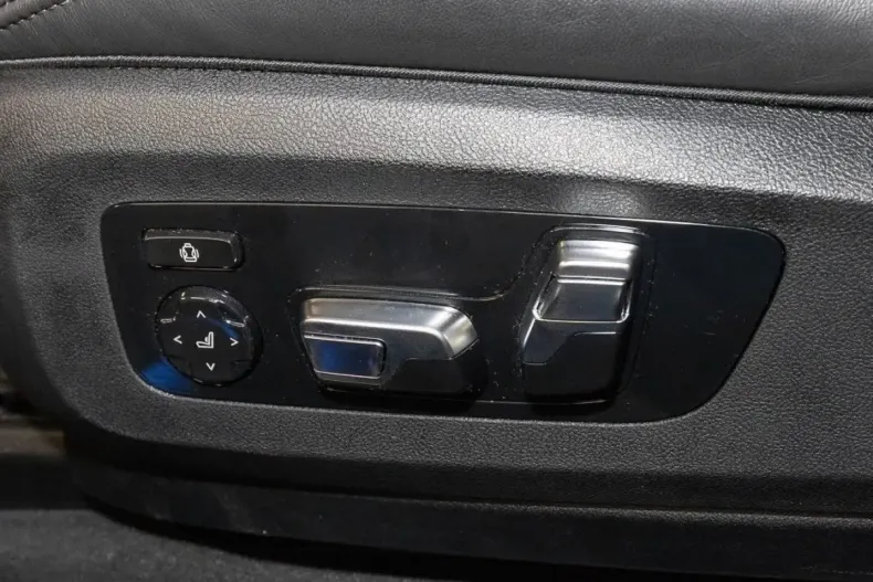 BMW X5 M60 (Seria X) din 2024 cu 25.782 km - oferta BMW201037 - foto 12