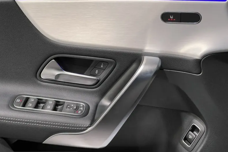 Mercedes-Benz CLA 220 (Clasa CLA) din 2023 cu 49.940 km - oferta MER201093 - foto 9