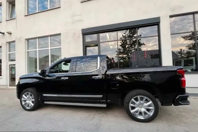 Chevrolet Silverado din 2024 cu 7.900 km - oferta CHE201097 - foto 3
