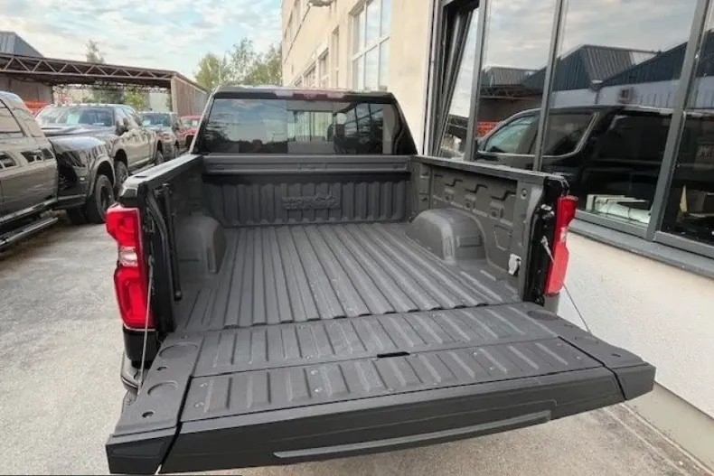 Chevrolet Silverado din 2024 cu 7.900 km - oferta CHE201097 - foto 8