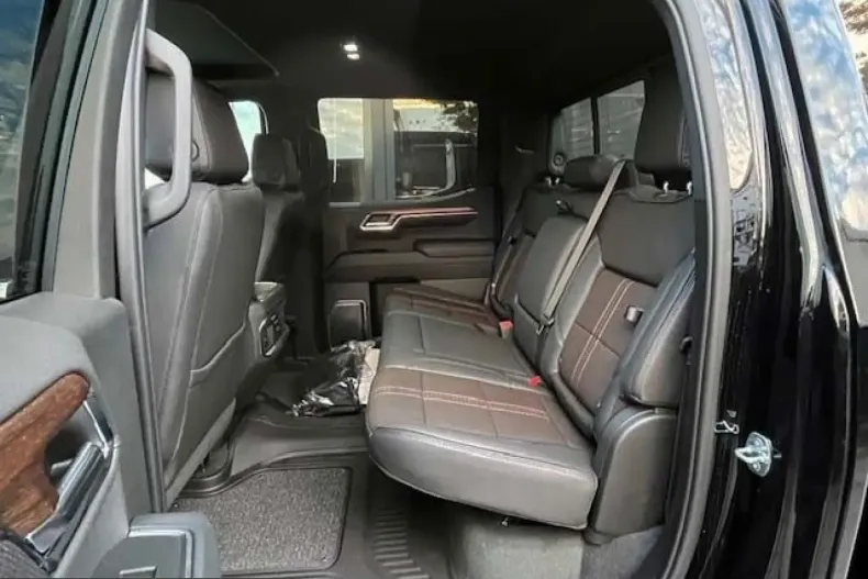 Chevrolet Silverado din 2024 cu 7.900 km - oferta CHE201097 - foto 11