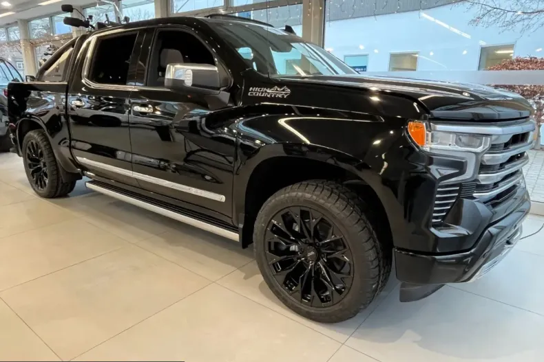 Chevrolet Silverado din 2025 cu 18.000 km - oferta CHE201100 - foto 1