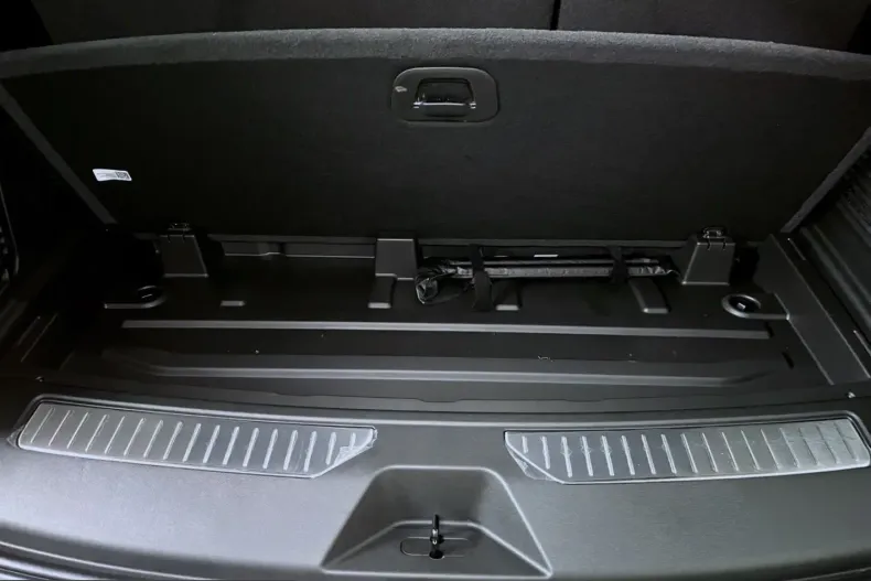 GMC Yukon din 2025 cu 6.180 km - oferta GMC201103 - foto 17