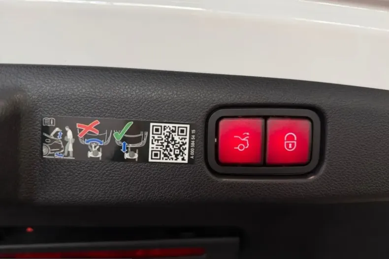 Mercedes-Benz E 450 (Clasa E) din 2025 cu 17.453 km - oferta MER201115 - foto 17