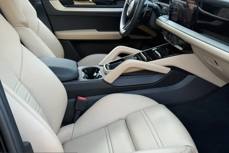 Porsche Cayenne din 2025 cu 11.000 km - oferta POR201125 - foto 16