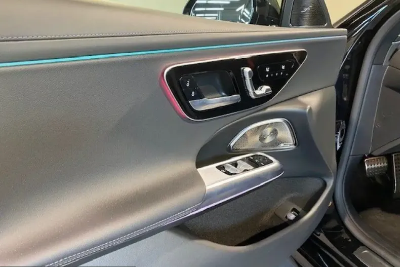 Mercedes-Benz E 220 (Clasa E) din 2023 cu 20.680 km - oferta MER201150 - foto 8