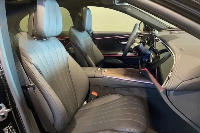 Mercedes-Benz E 220 (Clasa E) din 2023 cu 20.680 km - oferta MER201150 - foto 9