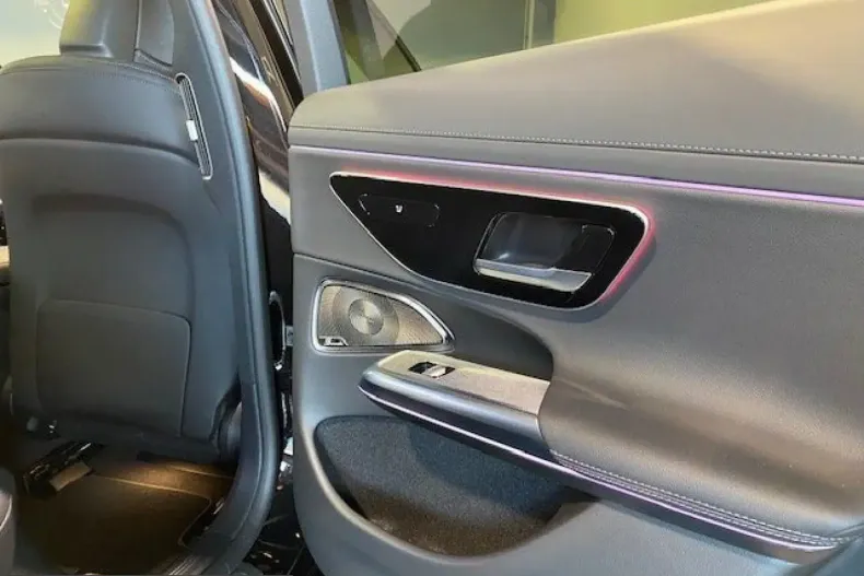 Mercedes-Benz E 220 (Clasa E) din 2023 cu 20.680 km - oferta MER201150 - foto 13