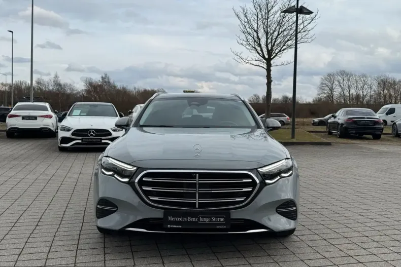 Mercedes-Benz E 220 (Clasa E) din 2023 cu 8.191 km - oferta MER201151 - foto 1