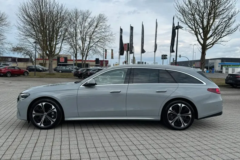 Mercedes-Benz E 220 (Clasa E) din 2023 cu 8.191 km - oferta MER201151 - foto 6