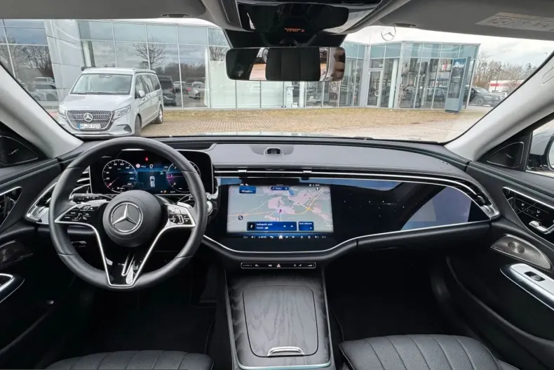 Mercedes-Benz E 220 (Clasa E) din 2023 cu 8.191 km - oferta MER201151 - foto 10