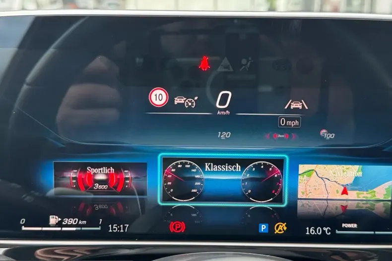 Mercedes-Benz E 220 (Clasa E) din 2023 cu 8.191 km - oferta MER201151 - foto 11