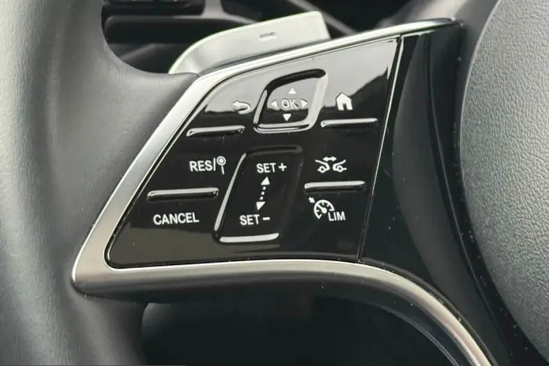 Mercedes-Benz E 220 (Clasa E) din 2023 cu 8.191 km - oferta MER201151 - foto 13