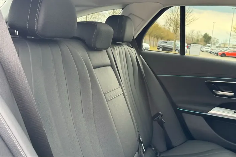 Mercedes-Benz E 220 (Clasa E) din 2023 cu 8.191 km - oferta MER201151 - foto 16