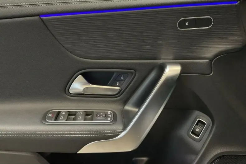 Mercedes-Benz CLA 250 (Clasa CLA) din 2022 cu 20.429 km - oferta MER201175 - foto 15