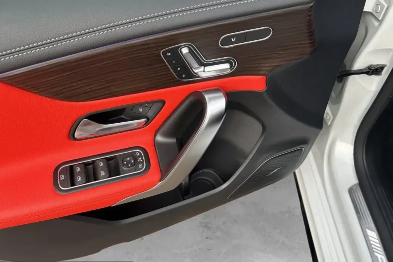 Mercedes-Benz A 35 AMG (Clasa A) din 2023 cu 6.285 km - oferta MER201178 - foto 13