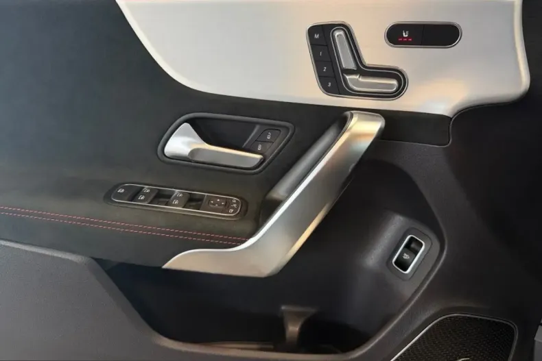 Mercedes-Benz A 35 AMG (Clasa A) din 2023 cu 15.626 km - oferta MER201180 - foto 5