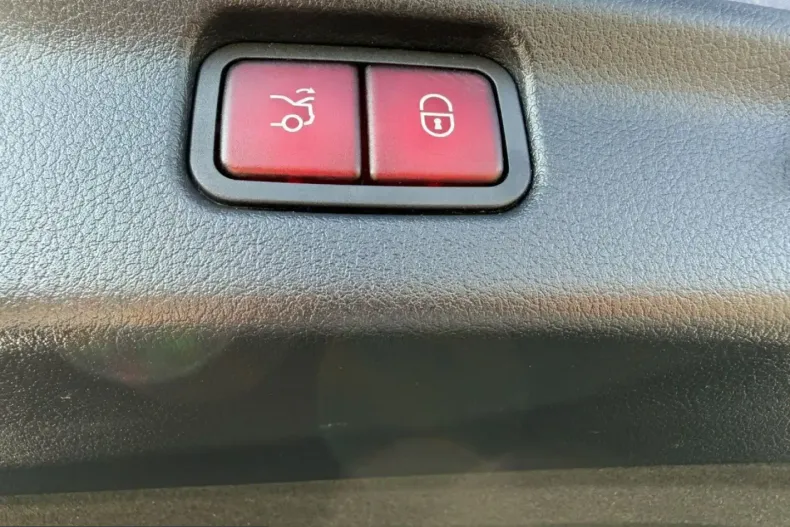 Mercedes-Benz C 300 (Clasa C) din 2023 cu 26.855 km - oferta MER201185 - foto 20