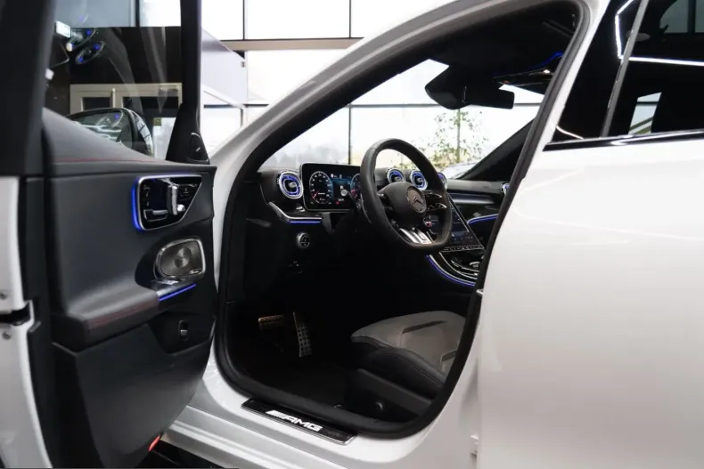 Mercedes-Benz C 43 AMG (Clasa C) din 2023 cu 27.200 km - oferta MER201186 - foto 4