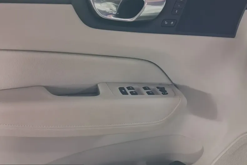 Volvo XC60 din 2021 cu 23.496 km - oferta VOL201224 - foto 10