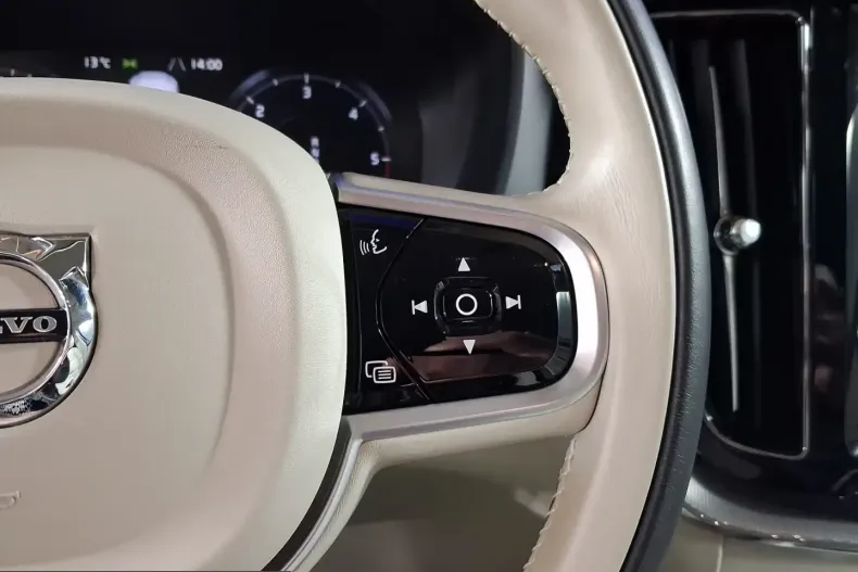 Volvo XC60 din 2021 cu 23.496 km - oferta VOL201224 - foto 17