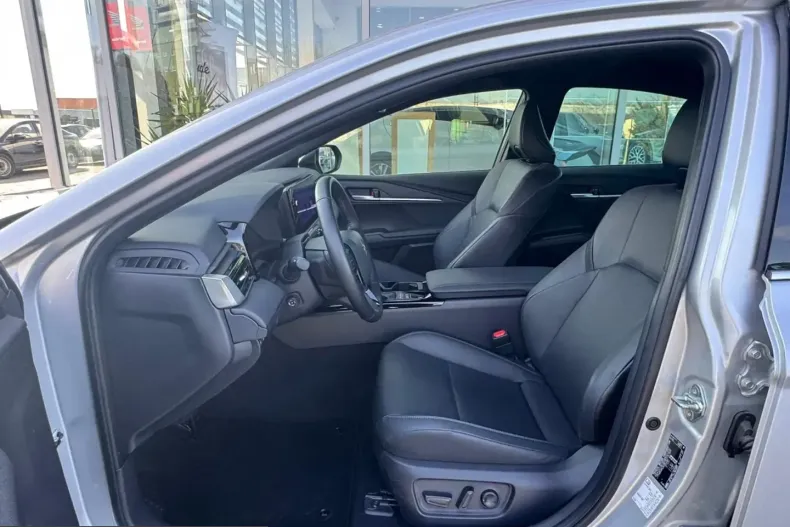 Toyota Camry din 2024 cu 14.890 km - oferta TOY201231 - foto 12