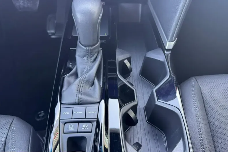 Toyota Camry din 2024 cu 14.890 km - oferta TOY201231 - foto 21