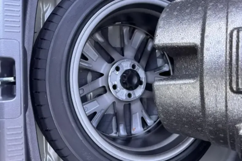 Toyota Camry din 2024 cu 14.890 km - oferta TOY201231 - foto 31