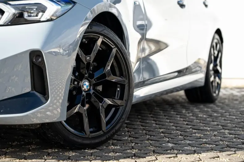 BMW 320 (Seria 3) din 2025 cu 5.890 km - oferta BMW201263 - foto 2