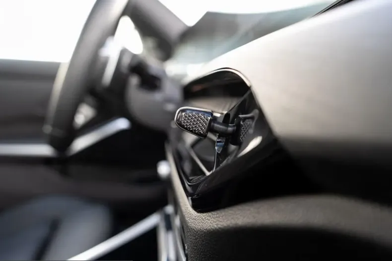 BMW 320 (Seria 3) din 2025 cu 5.890 km - oferta BMW201263 - foto 17