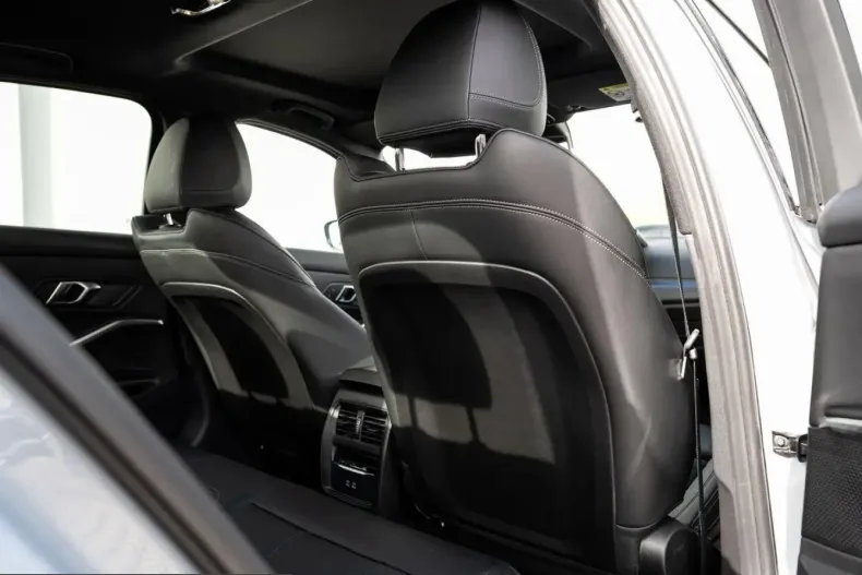 BMW 320 (Seria 3) din 2025 cu 5.890 km - oferta BMW201263 - foto 18