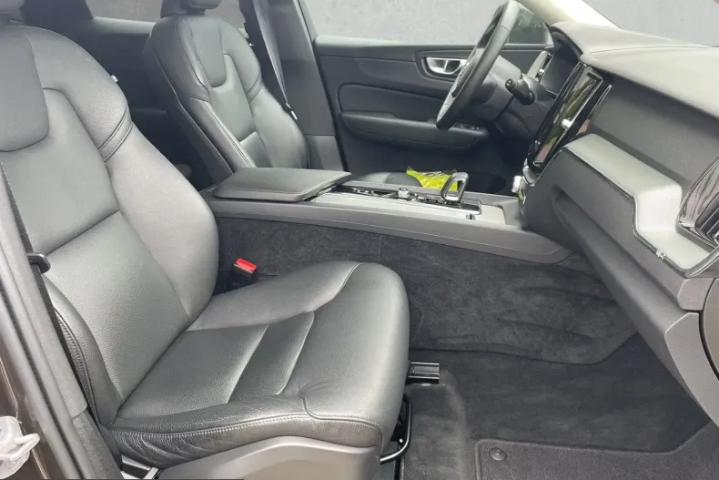 Volvo XC60 din 2023 cu 25.624 km - oferta VOL201298 - foto 3