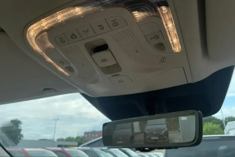 Mercedes-Benz V 300 (Clasa V) din 2025 cu 15.999 km - oferta MER201309 - foto 19