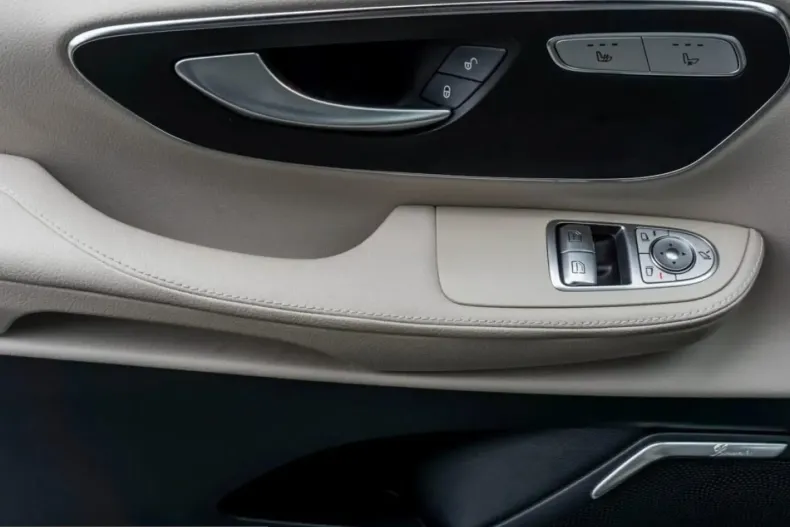 Mercedes-Benz V 300 (Clasa V) din 2024 cu 7.200 km - oferta MER201312 - foto 17