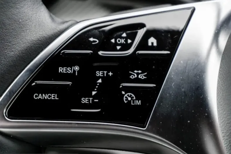 Mercedes-Benz V 300 (Clasa V) din 2024 cu 7.200 km - oferta MER201312 - foto 25