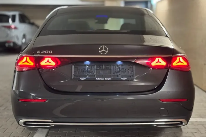 Mercedes-Benz E 200 (Clasa E) din 2024 cu 27.938 km - oferta MER201326 - foto 8