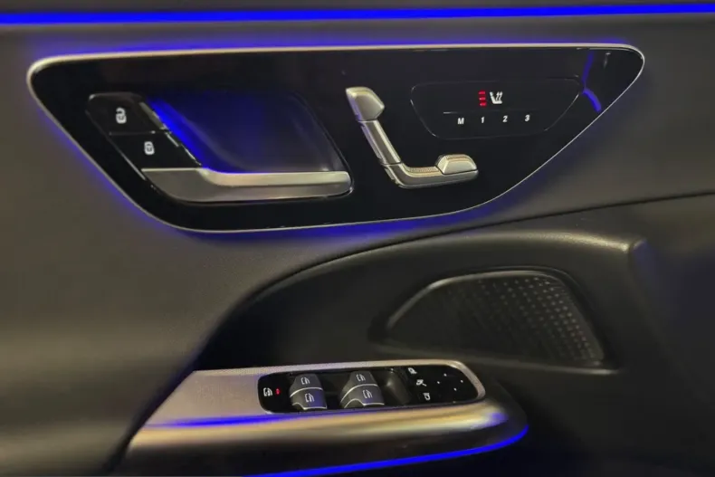 Mercedes-Benz E 200 (Clasa E) din 2024 cu 27.938 km - oferta MER201326 - foto 18