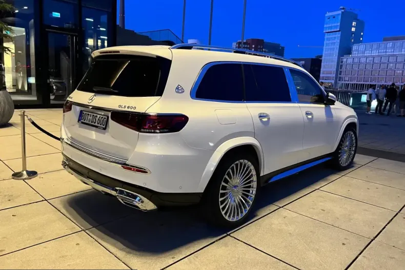 Mercedes-Benz GLS 600 (Clasa GLS) din 2022 cu 150 km - oferta MER201333 - foto 4