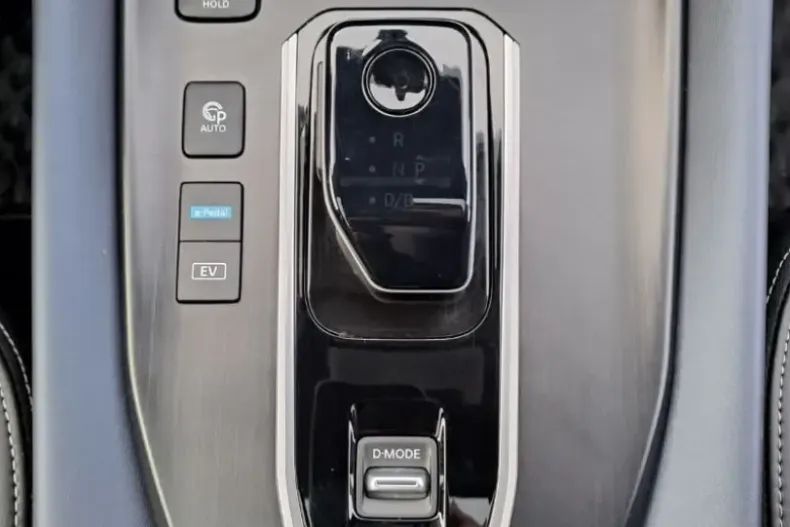 Nissan Qashqai din 2024 cu 6.642 km - oferta NIS201336 - foto 13