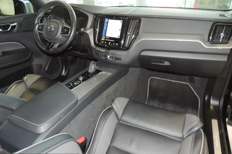 Volvo XC60 din 2021 cu 70.800 km - oferta VOL201348 - foto 2