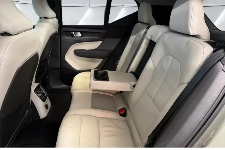 Volvo XC40 din 2022 cu 30.317 km - oferta VOL201357 - foto 6