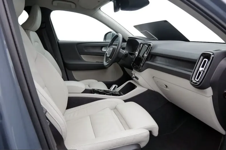 Volvo XC40 din 2022 cu 29.780 km - oferta VOL201361 - foto 4