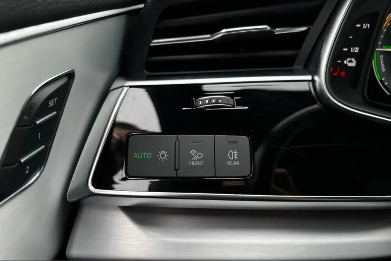 Audi Q8 din 2022 cu 105.577 km - oferta AUD201369 - foto 31