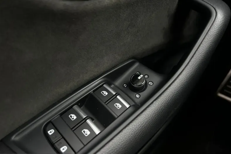 Audi Q8 din 2022 cu 105.577 km - oferta AUD201369 - foto 32