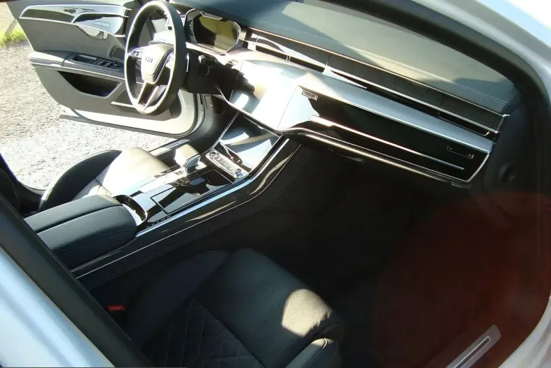 Audi A8 din 2025 cu 595 km - oferta AUD201416 - foto 8