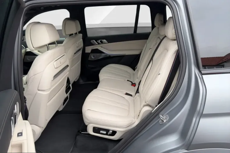 BMW X7 (Seria X) din 2025 cu 16.113 km - oferta BMW201464 - foto 11