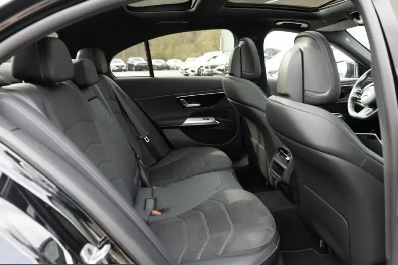 Mercedes-Benz E 200 (Clasa E) din 2024 cu 11.526 km - oferta MER201473 - foto 5