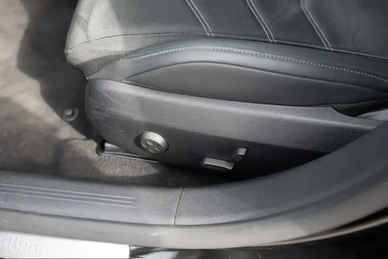 Mercedes-Benz E 200 (Clasa E) din 2024 cu 11.526 km - oferta MER201473 - foto 20