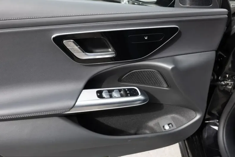 Mercedes-Benz E 200 (Clasa E) din 2024 cu 11.526 km - oferta MER201473 - foto 21