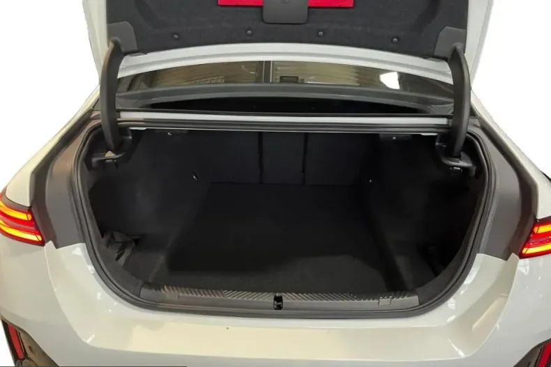 BMW 520 (Seria 5) din 2025 cu 18.815 km - oferta BMW201477 - foto 12